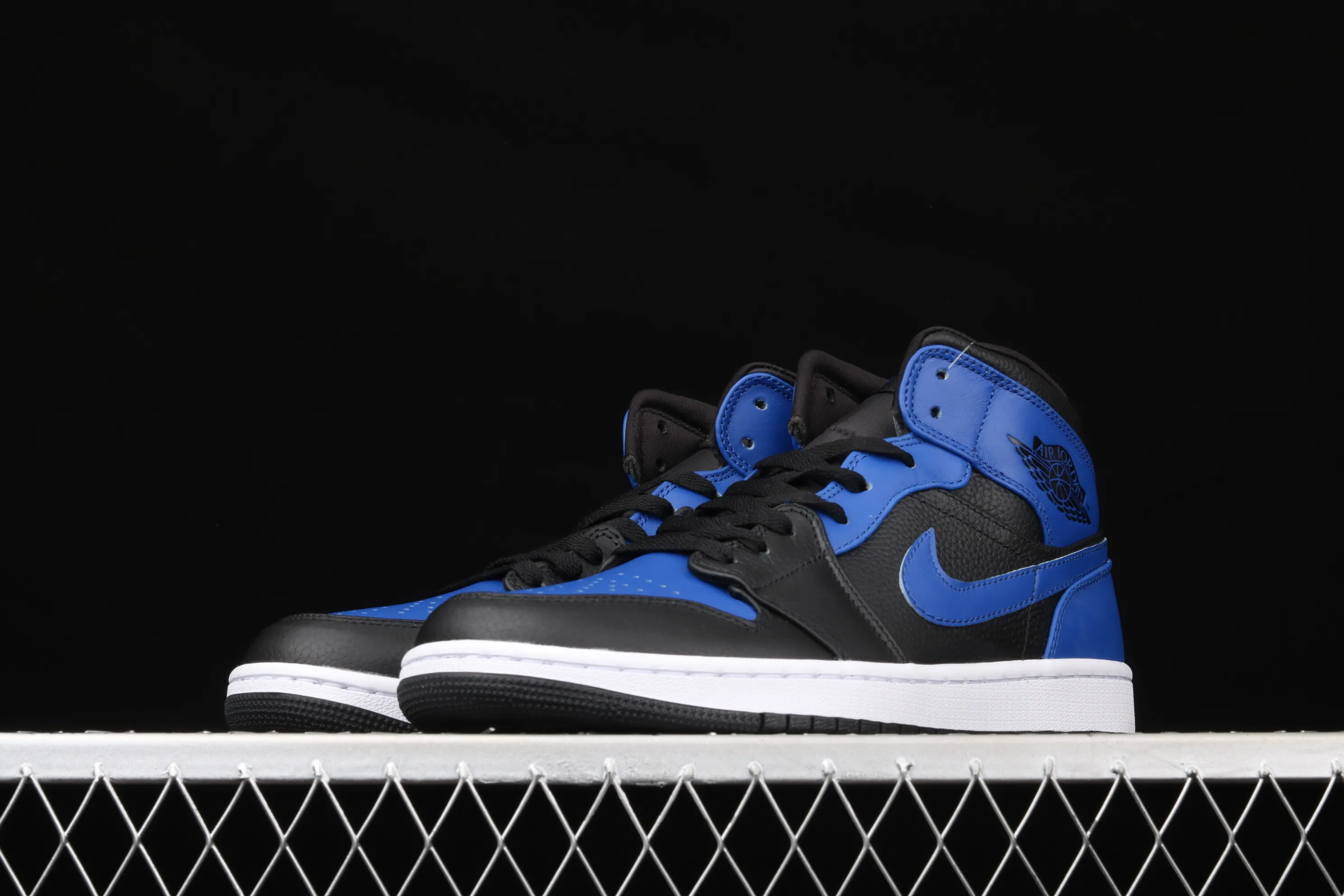 All categories Air Jordan Jordan series basketball shoes Air Jordan 1 Mid Air Jordan 1 Mid AJ1 Joe 1 black and blue China basketball shoes 554724-077